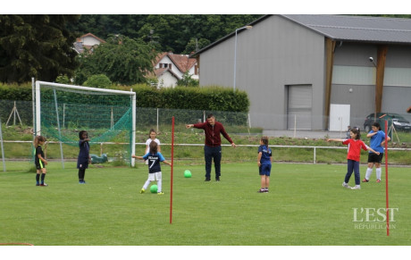 GIROMAGNY : LES FILLES A LA DECOUVERTE DU FOOT